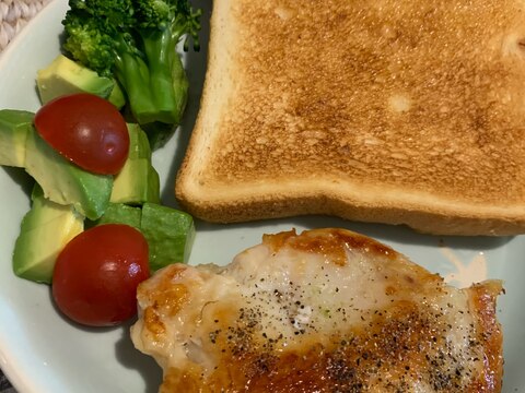 鶏むね肉のソテー朝食